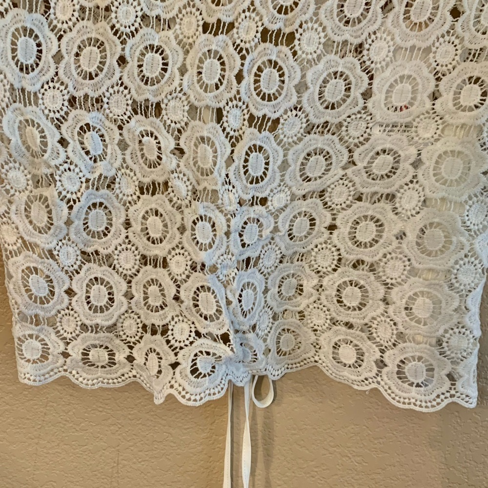 NWT L’Atiste Lace Crop Top Medium White Floral Crochet Design Lace-Up Back New - Picture 12 of 16